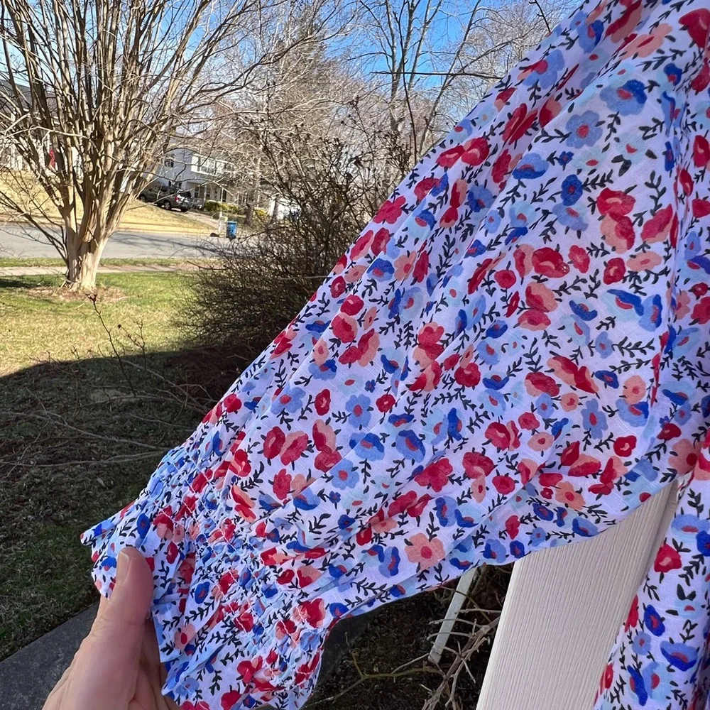 NWT St. Johns Bay So Pretty! Floral Off the Shoulder Floral Smocked Neck - Picture 4 of 6